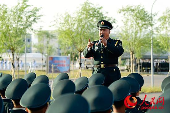 租客玩“失踪” 房东上门时傻眼:家快被搬空了