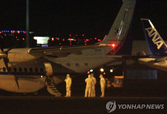 韩国赴日撤侨的总统专机“空军3”号机(图源:韩联社)