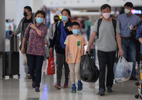 推特封号脸书删帖 全球社交媒体向疫情谣言“宣