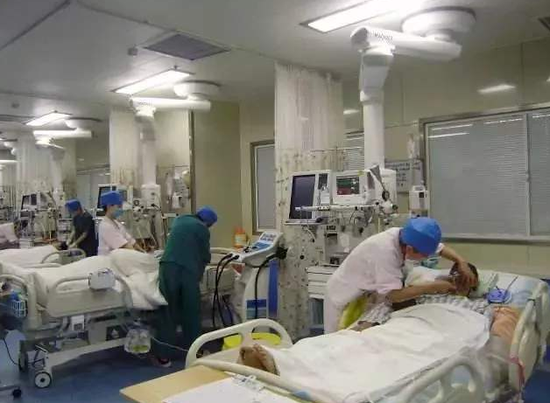 美媒揭＂病毒源自武汉实验室＂谎言：作者多次