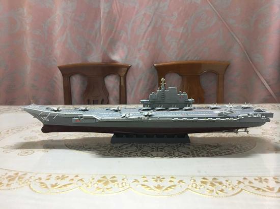 比例1/700 辽宁舰模型