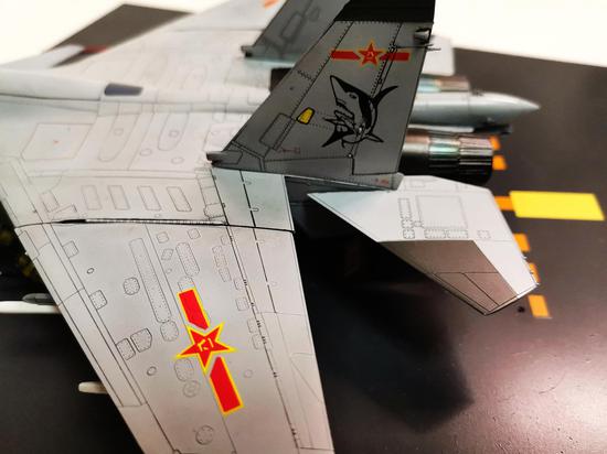 机翼、垂尾细节