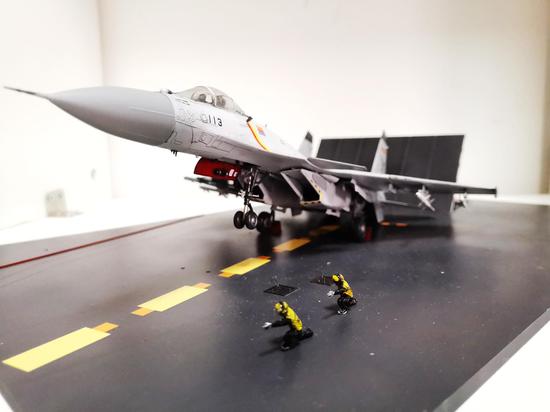 标准挂载模型起飞  挂2枚PL8及2枚PL12导弹