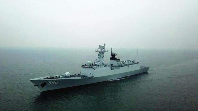 我海军多只舰队实战训练日照舰最醒目
