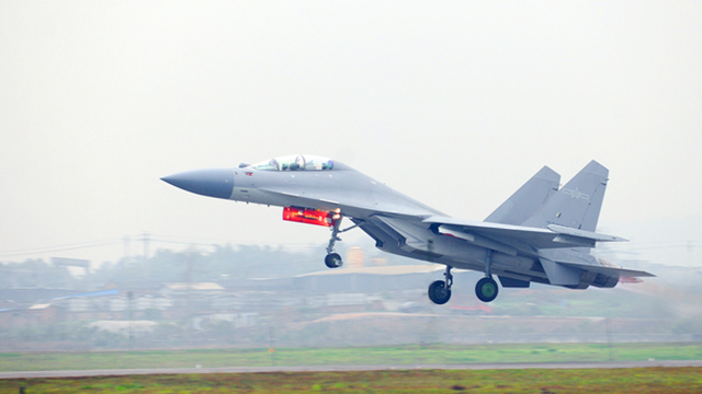 我西部战区歼16战机跨昼夜攻防