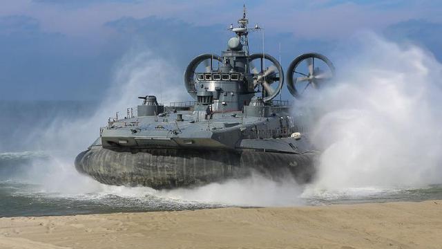 陆地战舰!"欧洲野牛"气垫登陆舰冲上海岸