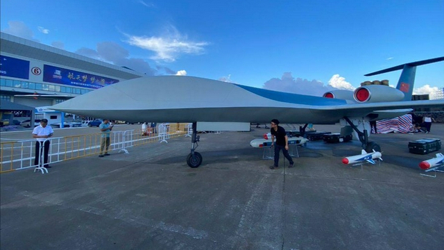 彩虹-6无人机亮相珠海:体型超大