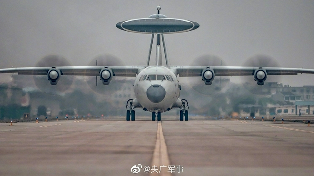 秣马厉兵！东部战区演练战机预警机协同作战
