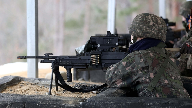韩国陆军第21步兵师新装备K15轻机枪 进行适应性训练