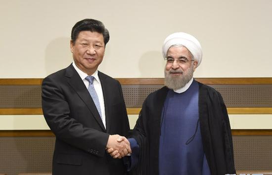 据报道，美国和中国共同领导一个工作小组，负责监督伊朗在阿拉克的重水反应堆的新设计，使之不能生产用于制造核武器的金属钚。