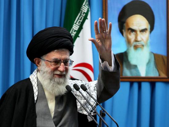 哈梅内伊不仅为伊朗最高领导人，还是伊斯兰教什叶派最高精神领袖。 


