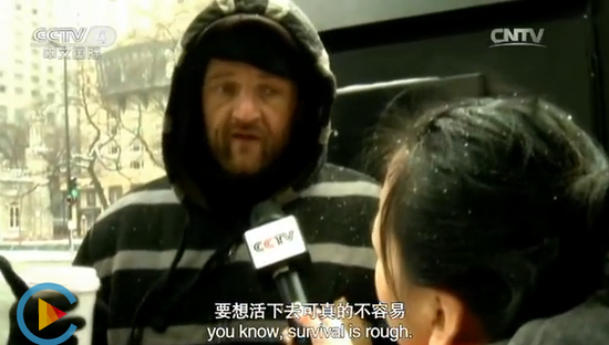 18央视记者采访曾是一名程序员的美国街头失业者，视频截图。 


