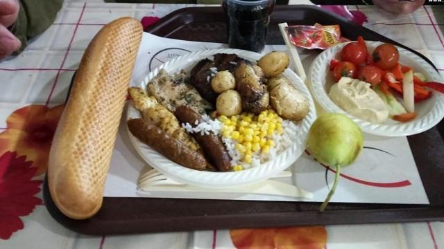 舌尖上的军营:国外军队伙食大对比 有荤有素