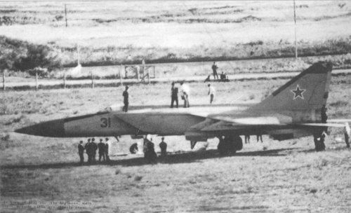 资料图：1976年别连科驾驶一架米格25战机叛逃日本。