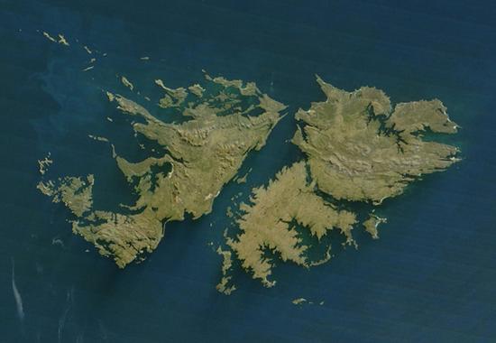 马尔维纳斯群岛(英国称福克兰群岛)位于阿根廷领海内