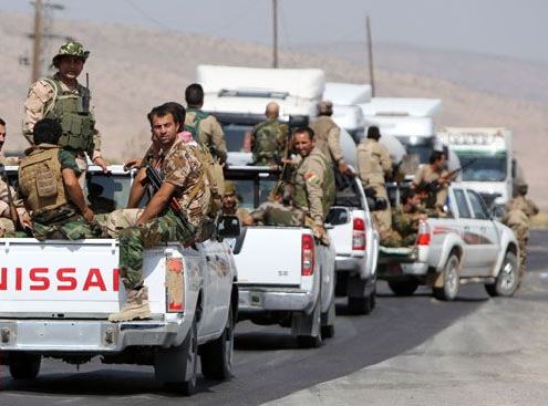 资料图：库尔德武装的士兵乘车前往摩苏尔与IS战斗。