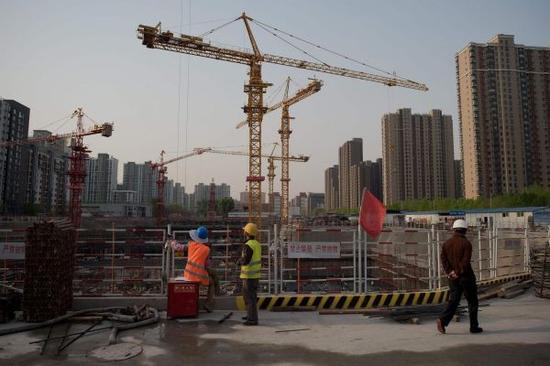 房地产市场复苏成为中国一季度经济数据中的一大亮点。图为15日拍摄的北京一处建筑工地。（法新社）