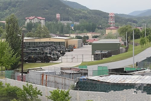 驻韩美军基地发生燃气爆炸事故附近围墙坍塌