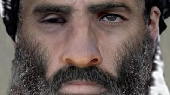 　关于奥马尔被打死的消息此前多次出现。2011年5月23日，有阿富汗媒体称，消息人士透露，奥马尔两天前被巴基斯坦三军情报局击毙。阿富汗塔利班随即否认，称奥马尔当时在阿富汗而非巴基斯坦，“安全且健康”。资料图：塔利班创始人及神秘领导人毛拉·穆罕默德·奥马尔。