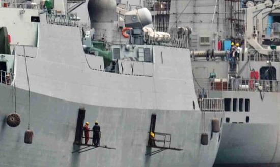 深度:中国海军168舰迎来终极大改 舰身新增两个舱门|中国海军|驱逐舰|168舰_新浪军事_新浪网
