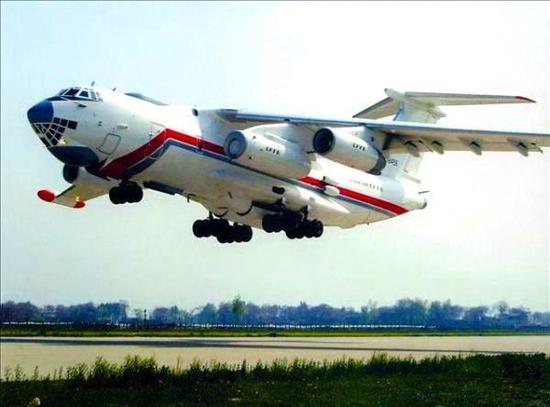 中国空军的运输力量不足更为严重:空军长期以来只有10多架伊尔-76大型