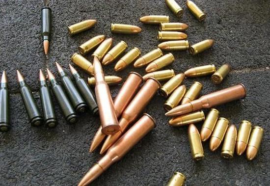 该枪在最初被称为mp43式冲锋枪,也并没有很快大规模生产,直到前线归来