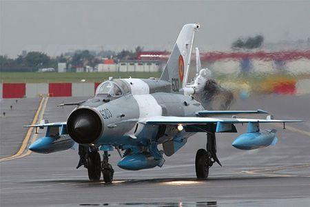 上世纪70年代时,中国空军缺少全天候截击机,于是研制了歼七Ⅲ,后来改