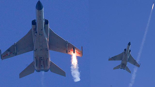 中国海航歼轰7战机怒射火箭弹