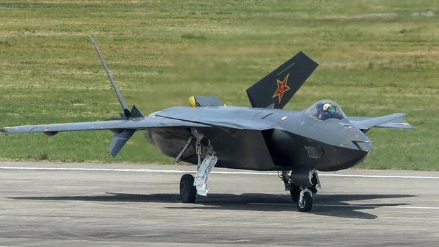 全动垂尾似变形金刚