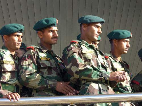 媒体:越界印军最好撤回 避免中国用"滚"这一词