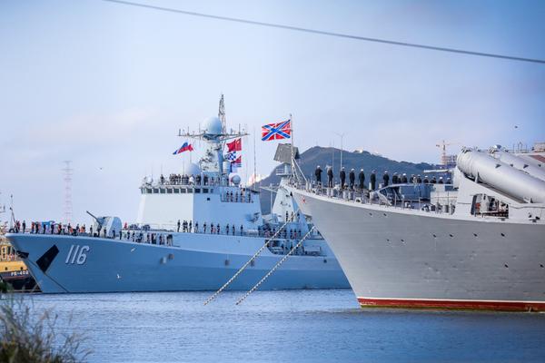 记录-梦露未完成遗作中性感裸泳 众人乘着扶梯上了二层-自贡新闻聚合