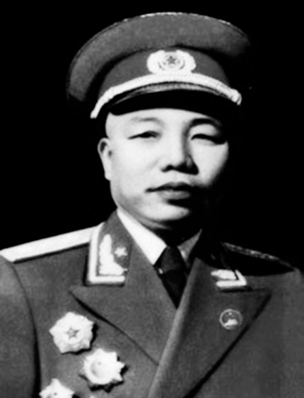 开国少将肖华，年仅17岁时任少共国际师政委