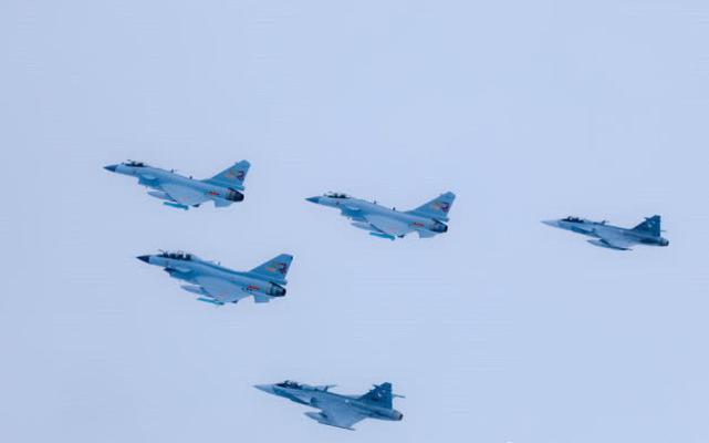��10�c���{��C