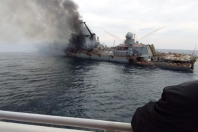 莫斯科号受损照片曝光 舰体中部起火