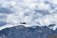 海拔4500米  西藏军区直升机实弹射击