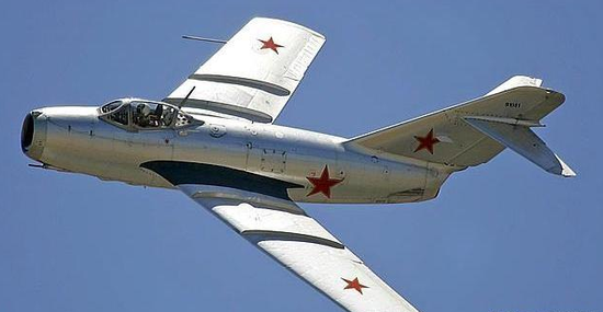 战斗机为何很少采用机背进气遇事故飞行员很难跳伞