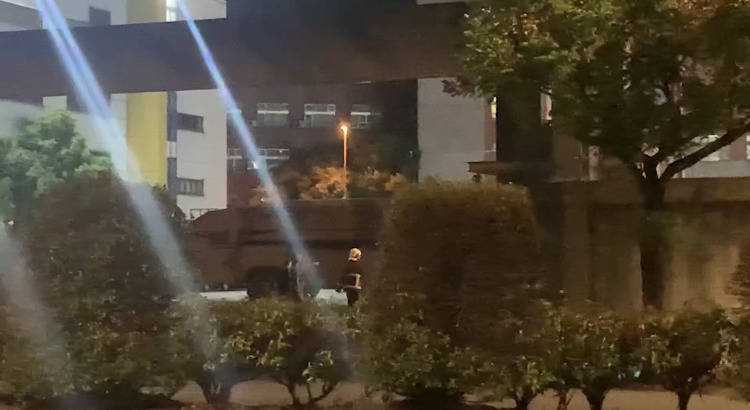 台媒 台陆军台北联保厂新店营区昨日深夜大冒黑烟 手机新浪网