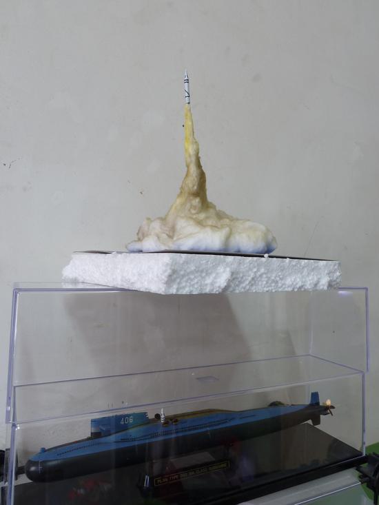 HOBBY BOSS出品 1/350比例 中国海军092战略核潜艇发射巨浪导弹