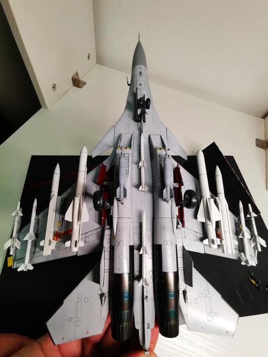 满挂武器模式 2枚PL8、4枚PL12、2枚KD88、2枚YJ12以及2枚制导炸弹