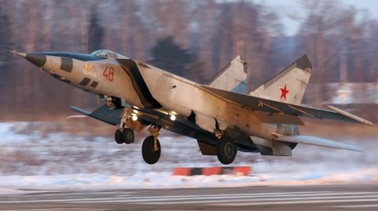 米格-25装备r-40空对空导弹,在伊拉克和叙利亚作战时对西方的第三代和