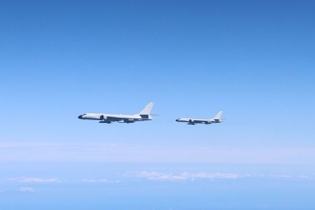 东部战区海空联合演训