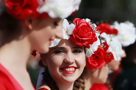 你们猜这小些姐姐来干嘛的