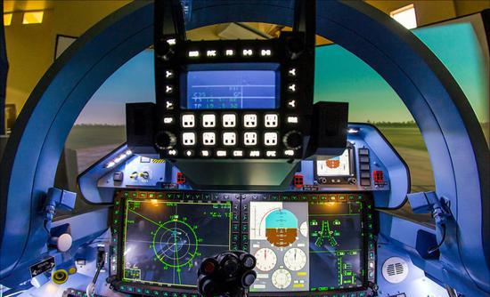 中国歼16座舱首度公开