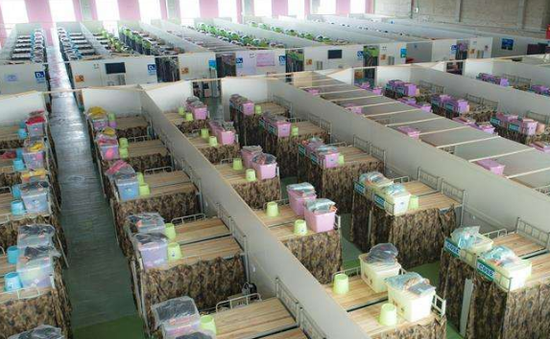 塞尔维亚在中国专家建议下建方舱医院 设3000张床