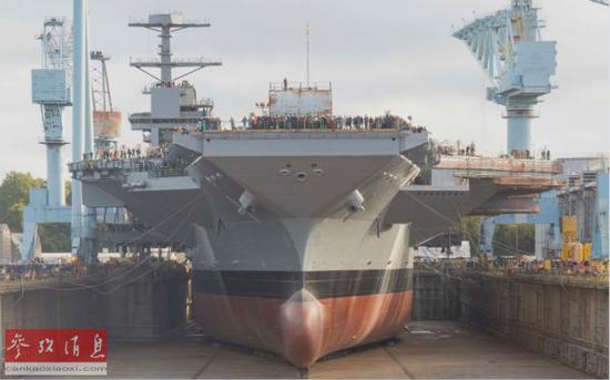 资料图片：船坞中的美海军福特级航母2号舰“约翰·肯尼迪”号。（美海军官网）