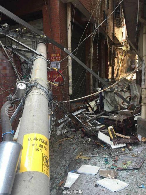 厦门突发燃爆事故 两根电线杆被炸断1人死亡