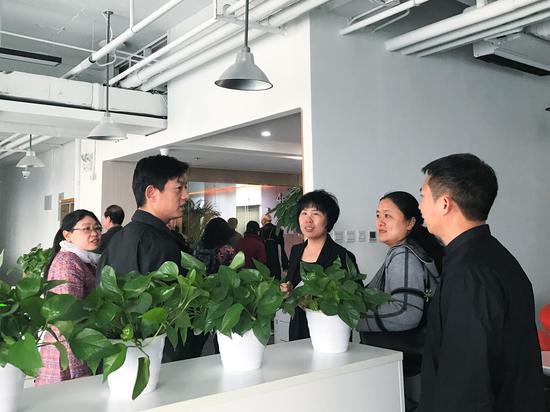 左二:北京昌平区科学技术委员会副主任 张卫军 右一:好生一百基因科技