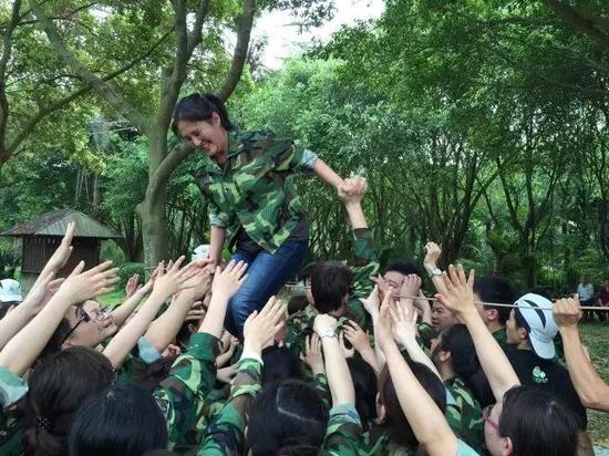建發國旅集團旗下子公司——建萬享目的地旅游管理公司與萬千研學教育科技有限公司在新聞發布會之后,組織員工參加了旗下品牌“松鼠家營地” 精心準備的企業拓展活動,受益匪淺