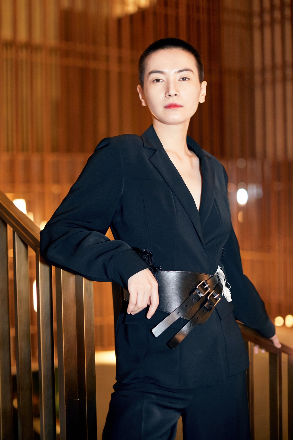 李媛与韩庚山p同台拼帅 穿全黑造型亮相发布会攻气十足