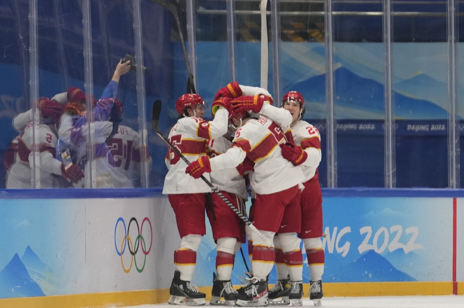 中国男子冰球队打入历史首球